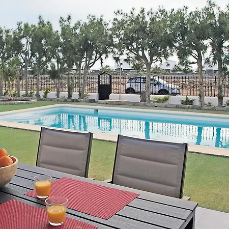 Vivienda Luminosa Con Piscina Climatizada