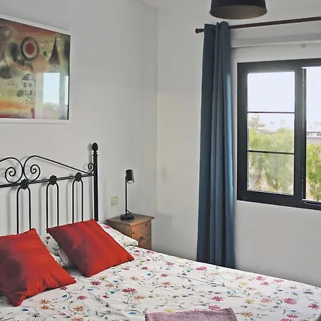 Vivienda Luminosa Con Piscina Climatizada *
