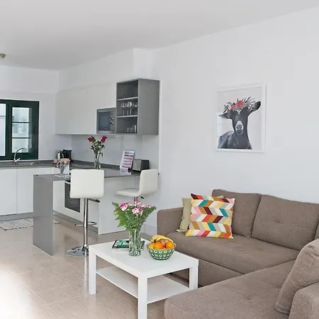 Vivienda Luminosa Con Piscina Climatizada